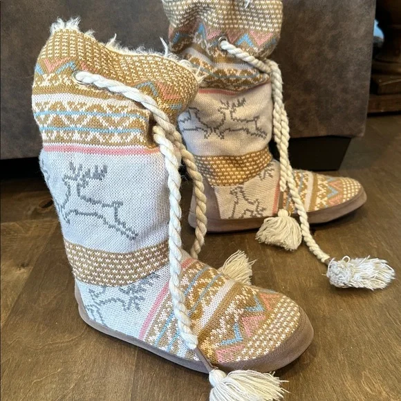 Muk Luks Tan and Cream Knit Boots with Tassels - Picture 3 of 8